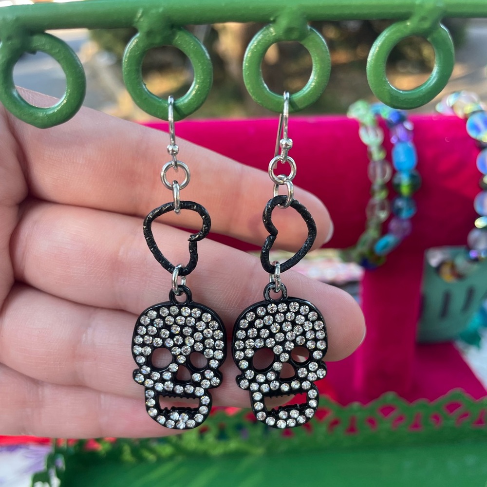 🖤💀Witchy Skull Earrings💀🖤